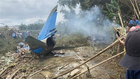 Military aircraft crashes in Quang Nam Province, pilot safely escapes