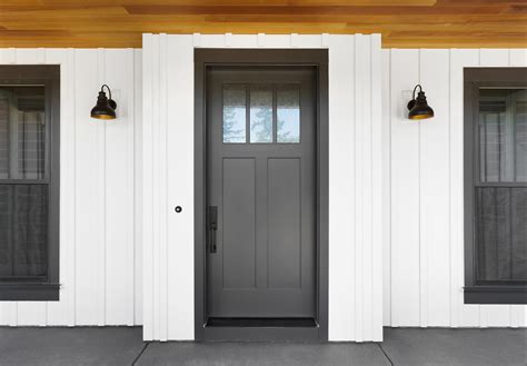 Choose the Right Entry Door for Your Farmhouse Style Home