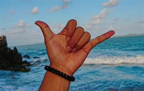 The Dark History of Hawai‘i’s Iconic Hand Gesture - Atlas Obscura