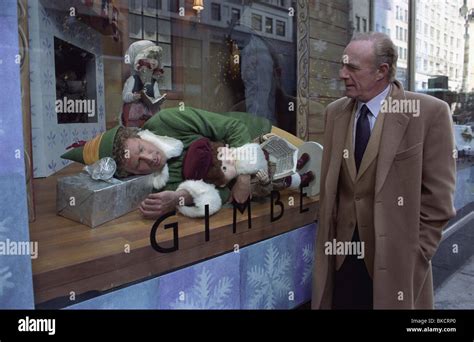 ELF (2003) WILL FERRELL, JAMES CAAN EELF 001-04 Stock Photo - Alamy