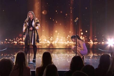 Ariana Grande and Kelly Clarkson's pop diva duel is a must watch - Upworthy