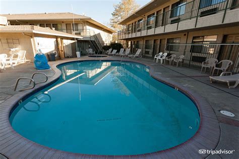 The Oakhurst Inn Pool: Pictures & Reviews - Tripadvisor