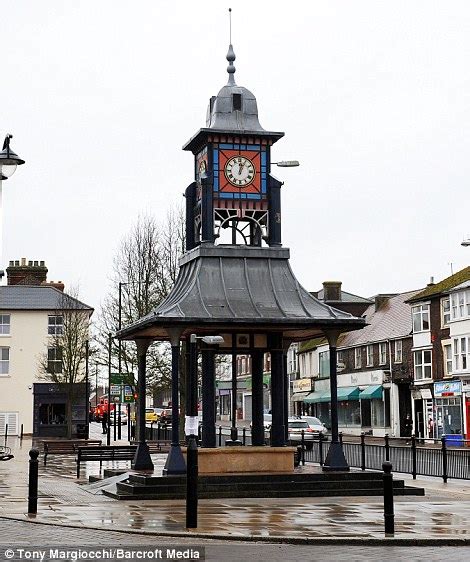 Once thriving Dunstable now a ghost town with 43 boarded up shops | Daily Mail Online