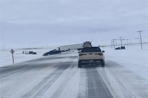 Sask. highway closures, travel warnings due to vicious winds, blowing snow | 650 CKOM