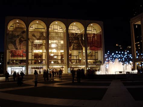 Fitxer:Facade of the Metropolitan Opera House at Lincoln Center, NYC ...