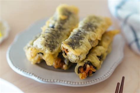 Gimmari (Korean Deep Fried Seaweed Rolls) | chopsticks and flour | Recipe | Seaweed rolls, Food ...