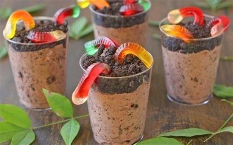 Dirt Pudding Cups with Gummy Worm | Food Recipes | Dessert halloween ...