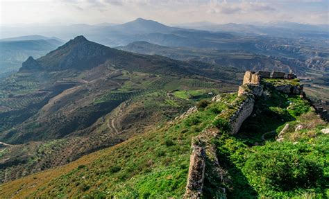 Corinth: Acrocorinth, the unknown imposing rock and its history