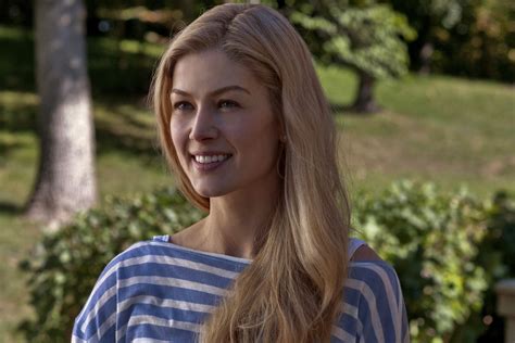 Why Rosamund Pike’s ‘Gone Girl’ performance may miss the Oscar boat