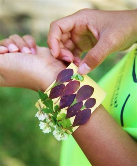 Simple DIY Nature Walk Bracelets For Kids | Kidsomania