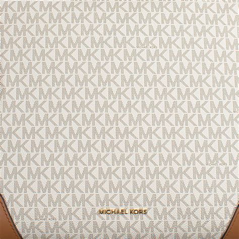 Download Change the way you look with Michael Kors accessories | Wallpapers.com