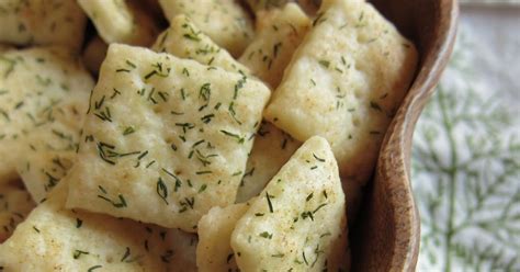 White Cheddar and Dill Crackers | Recipes appetizers and snacks, Bite size snacks, Sour cream ...