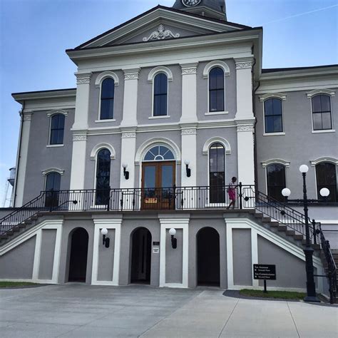 Entryway of Thomas County Courthouse in Thomasville, Georgia