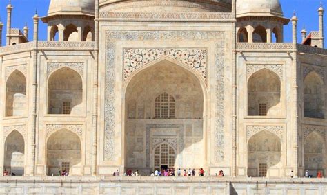 History Behind The Taj Mahal - nestshara