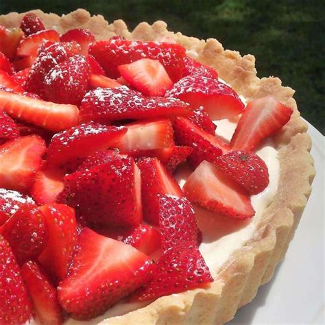 Easy Strawberry Mascarpone Tart - The Frugal South