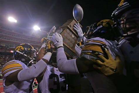 Hawkeye Nation celebrates perfecto - The Daily Iowan