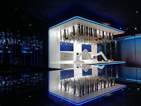 Robot bartender now serving drinks at Dubai’s Cavalli Club - Caterer Middle East