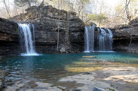 The seven best waterfalls in Arkansas - Right Kind Of Lost