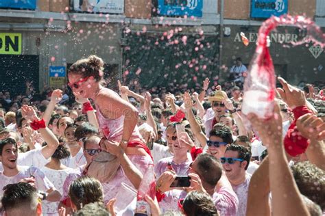 San Fermin Running With Bulls In Pamplona Editorial Photography - Image of txupinaso, spain ...