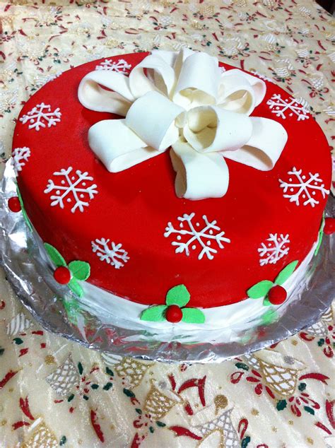 Christmas fondant cake.