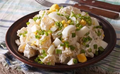 Cómo preparar ensalada de papa con huevo fácil