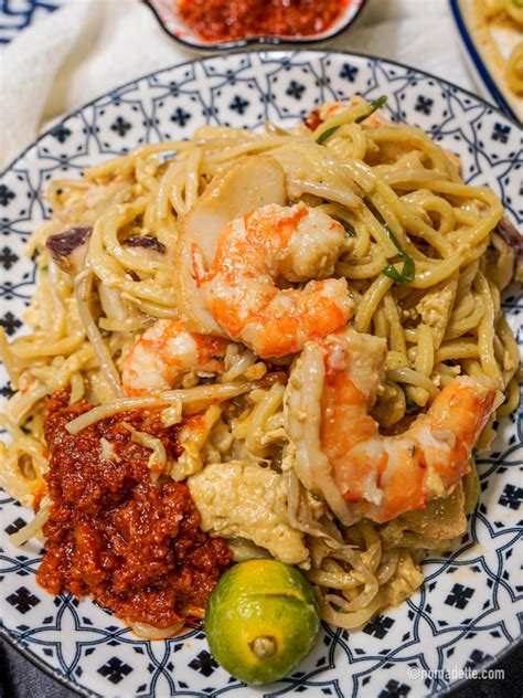 Singapore Hokkien Mee Recipe | Prawn Fried Noodles - Nomadette