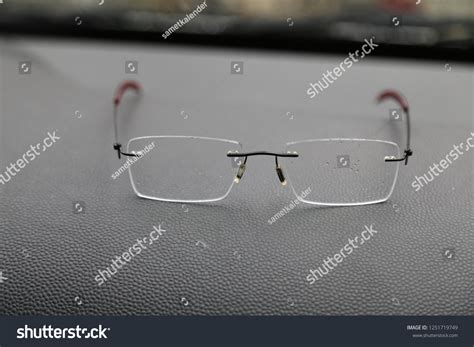 115 Frameless Glasses Images, Stock Photos & Vectors | Shutterstock