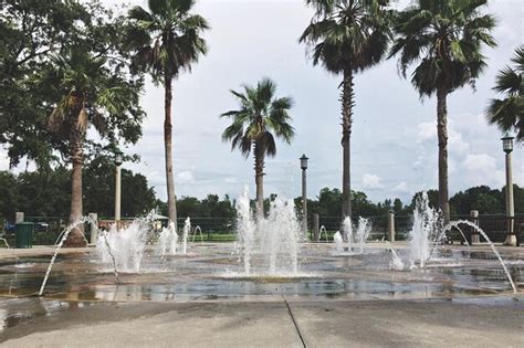 Premium Photo | Fountain in park