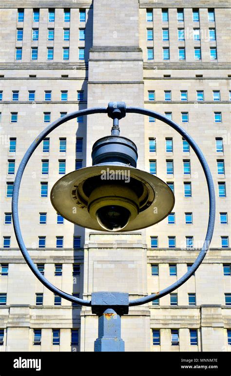 Senate House (Art deco: 1937) University of London, Malet Street, London, England, UK. Art deco ...