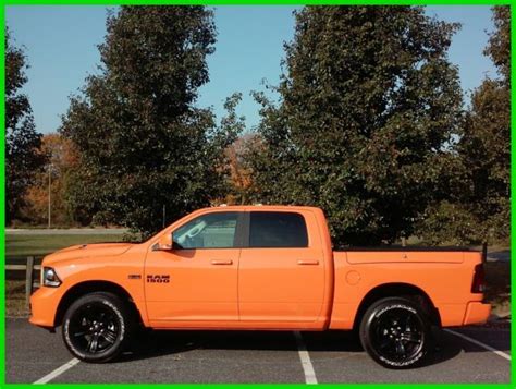 1C6RR7MTXHS577930 - NEW 2017 DODGE RAM 1500 4WD SPORT HEADER ORANGE - COLLECTOR'S TRUCK - HEMI