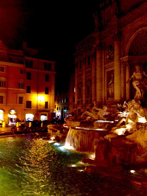 Rome-Fontana di Trevi at night | Путешествия, Италия