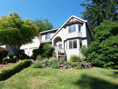 Just Listed - Gorgeous Traditional in West Linn, Oregon