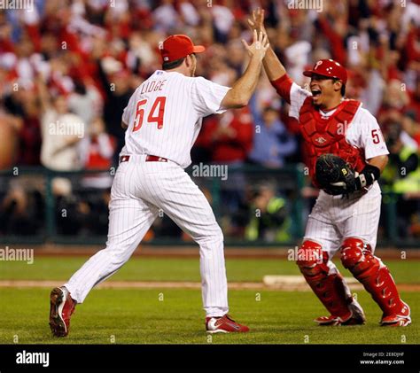 Phillies brad lidge carlos ruiz hi-res stock photography and images - Alamy