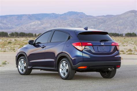 New 2016 Honda HR-V Enters Small Crossover Segment; Gets a Manual! | Carscoops