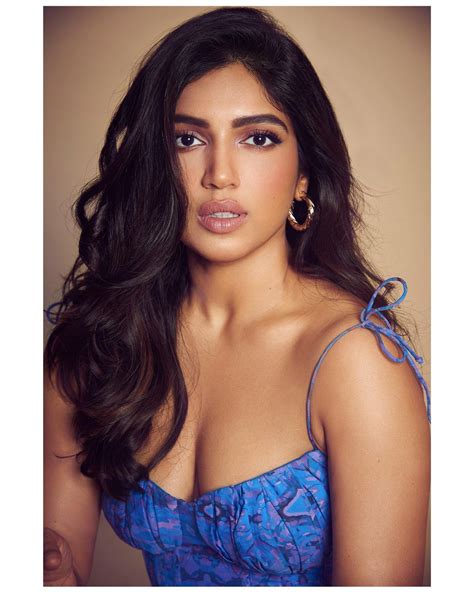 Bhumi Pednekar Makes Heads Turn In Cleavage-baring Embellished Gown, Check Out Her Sexy Pictures ...