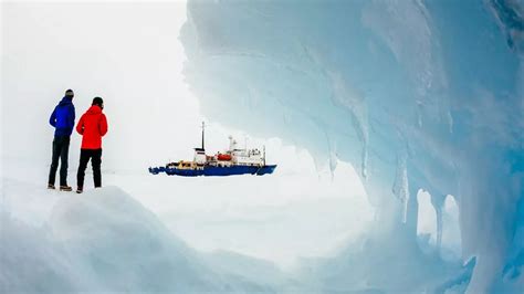 Antarctic ship stranded: MV Akademik Shokalskiy crew to spend New Year stranded as Chinese ...