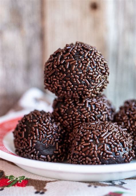 %%excerpt%% These rum balls are so decadent they are like chocolate rum ...