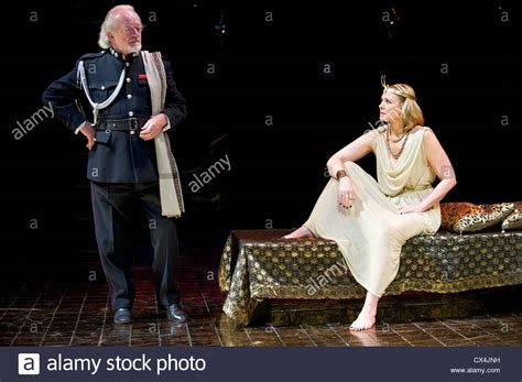 Janet Suzman Cleopatra Stock Photos & Janet Suzman Cleopatra Stock Images - Alamy