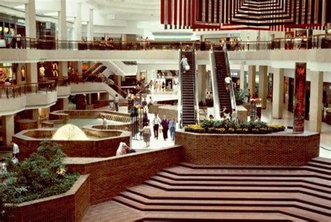 11 Photos of 1980s Malls That Will, Like, Totally Blow Your Mind | Shopping malls, Vintage mall ...