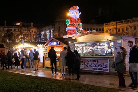 The Christmas Market at Piccadilly © David Dixon :: Geograph Britain and Ireland