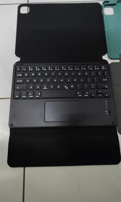 Apple iPad Air 5th Gen Casing+ Wireless Keyboard, Mobile Phones ...