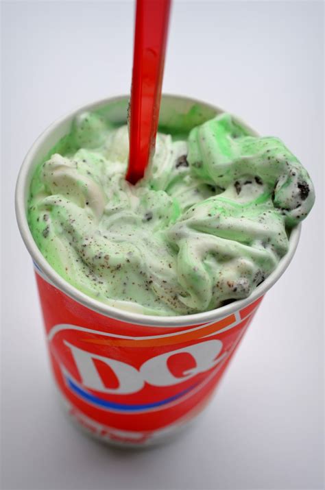 food and ice cream recipes: REVIEW: Dairy Queen Mint Oreo Blizzard (Blizzard of the Month for ...