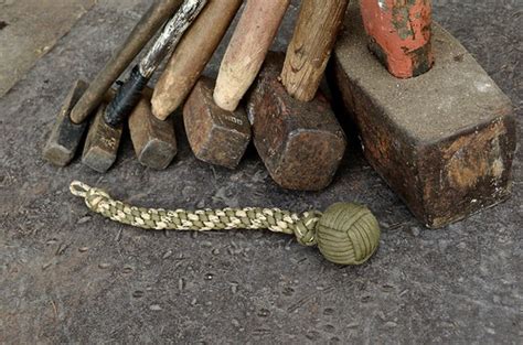 Monkey's fist keychain | 35cm keychain with a 1-1/4 inch ste… | Flickr