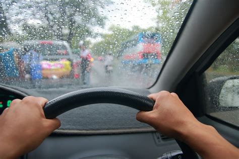 How to Keep Car Windows From Fogging Up In the Rain? (2022)