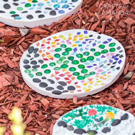 DIY Garden Stepping Stones - Crafts by Amanda - Garden Crafts