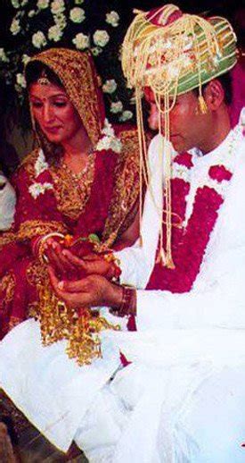 Celebrity Weddings: Akshay Kumar & Twinkle Khanna Wedding Pics