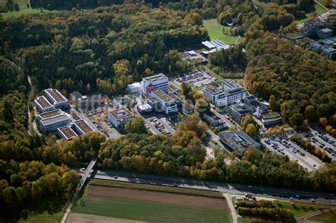 Ulm aus der Vogelperspektive: Campus- Gebäude der Universität Ulm an ...