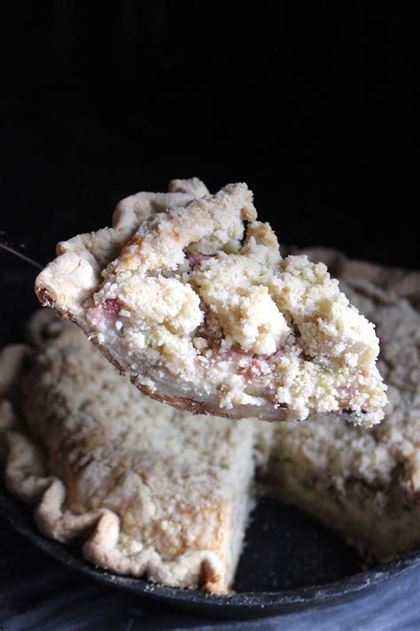 Amish Rhubarb Custard Pie with Crumb Topping