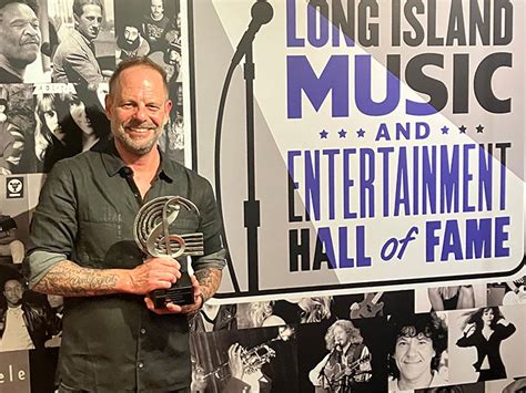 Gin Blossoms’ Robin Wilson Inducted to Long Island Music and ...