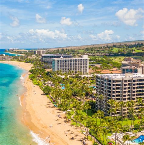 Aerial view of beachfront hotels in hawaii - Travel Off Path